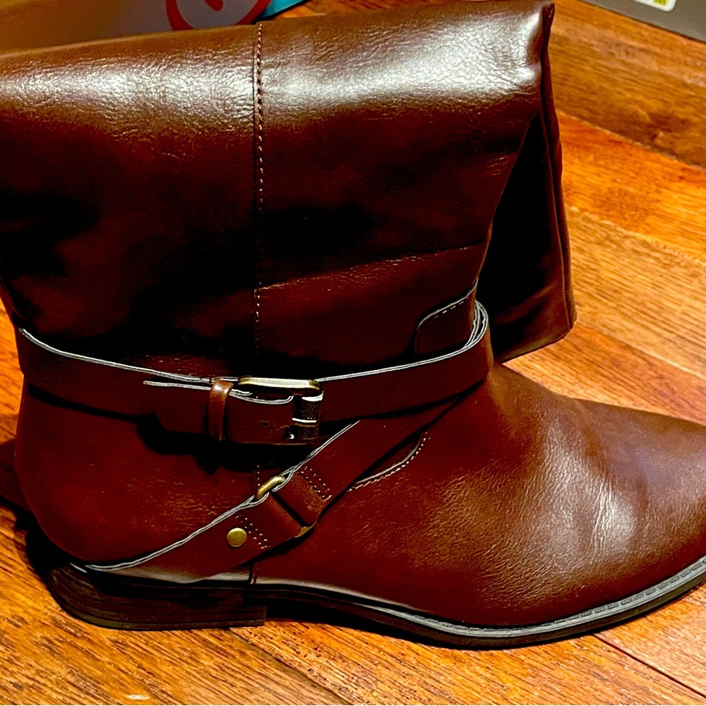 Chocolate brown riding boots. Gently worn. Extremely comfortable.